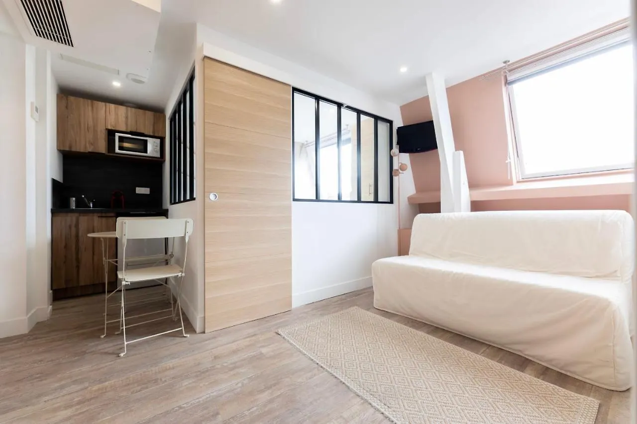 Amazing Apartment Under The Roof In Paris 8Th