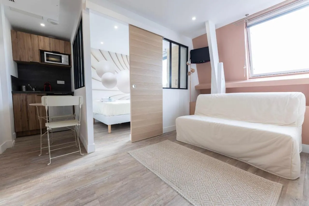 Amazing Apartment Under The Roof In Paris 8Th location