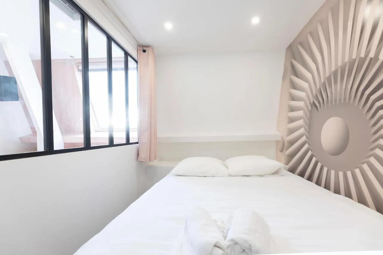 Amazing Apartment Under The Roof In Paris 8Th