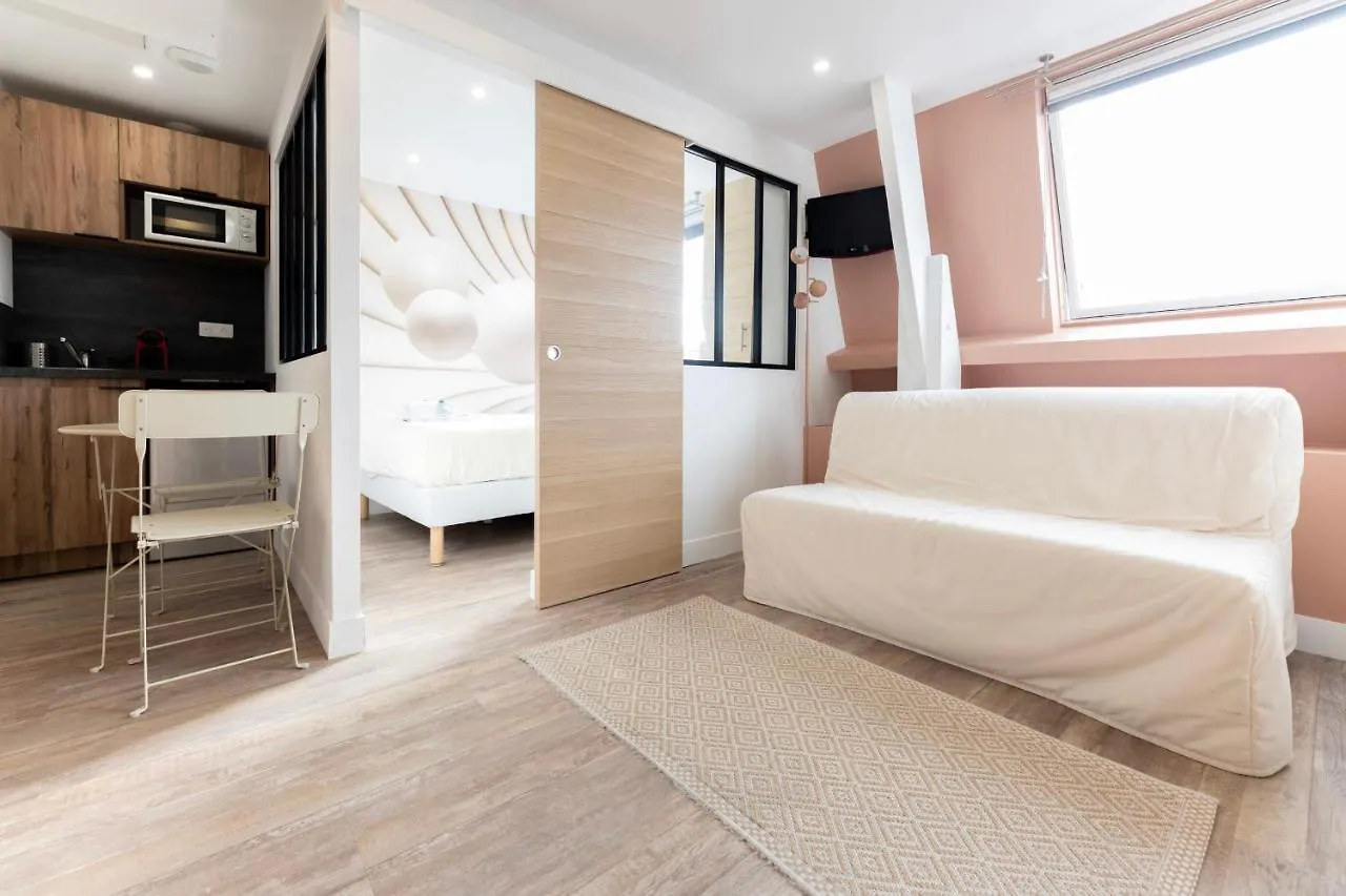 Amazing Apartment Under The Roof In Paris 8Th France